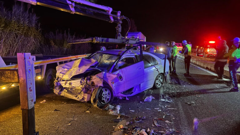 aydinda-zincirleme-trafik-kazasi-12-kisi-yarali-aaRwUjdl